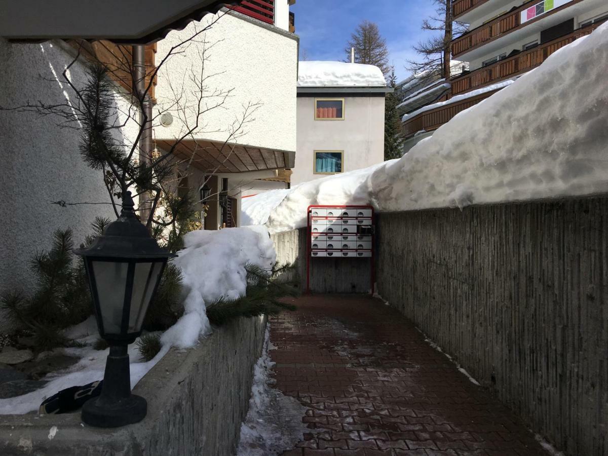 Haus Colmar Apartamento Zermatt Exterior foto