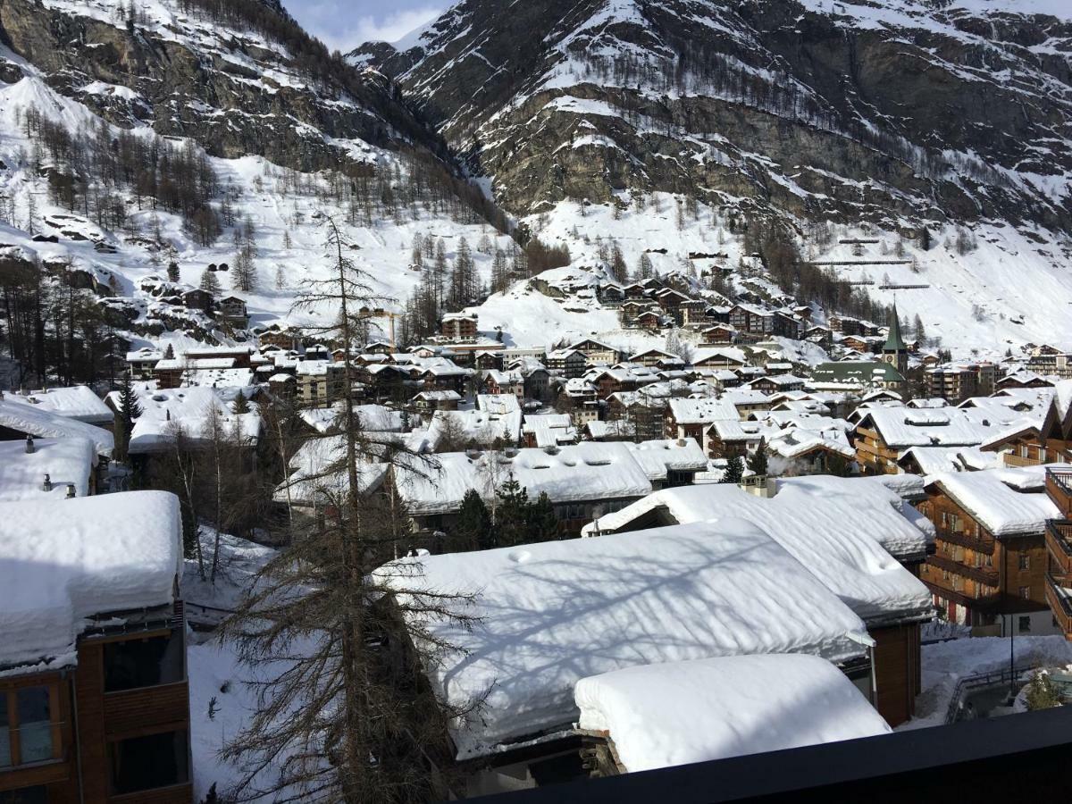 Haus Colmar Apartamento Zermatt Exterior foto