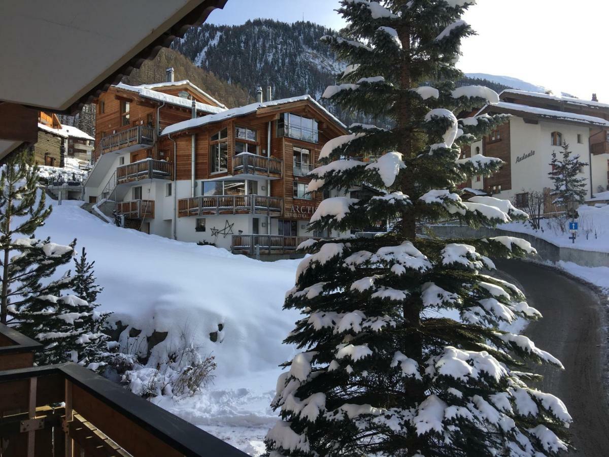 Haus Colmar Apartamento Zermatt Exterior foto